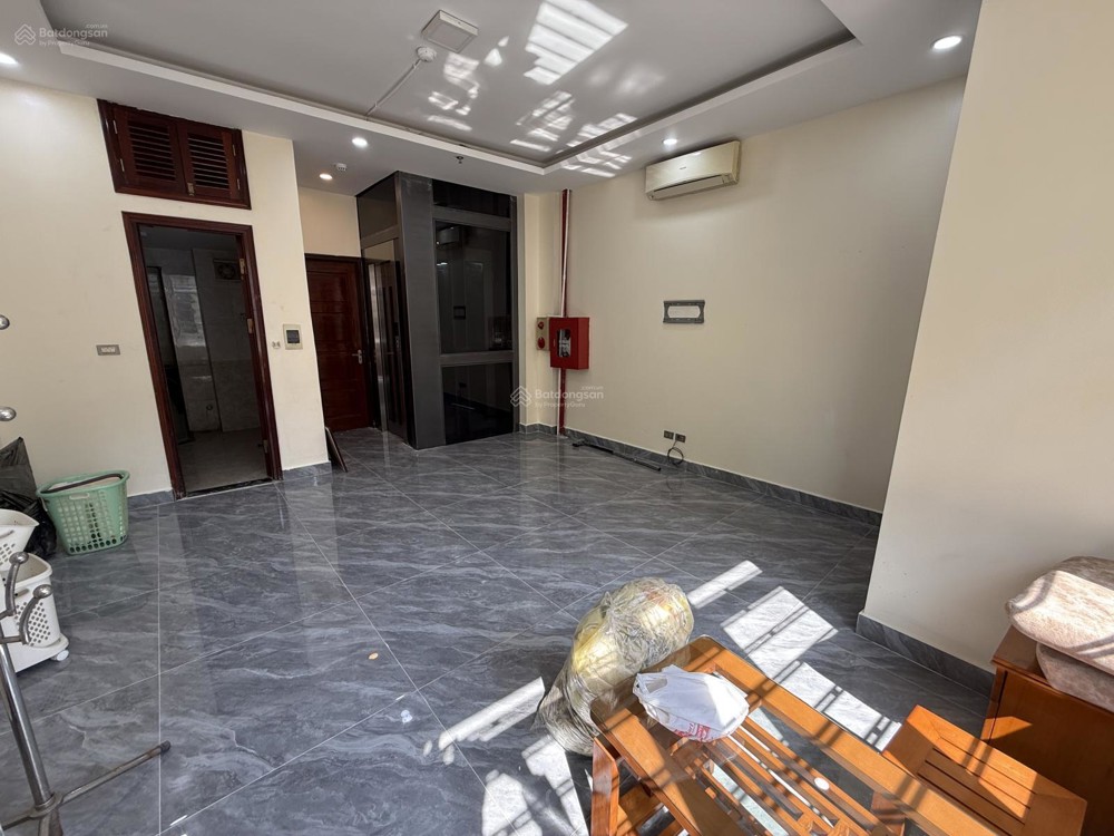 Cho thuê nhà nguyên căn - số 39 mặt ngõ 221 Tôn Đức Thắng Đống Đa - vỉa hè - thang máy, 45m x 7