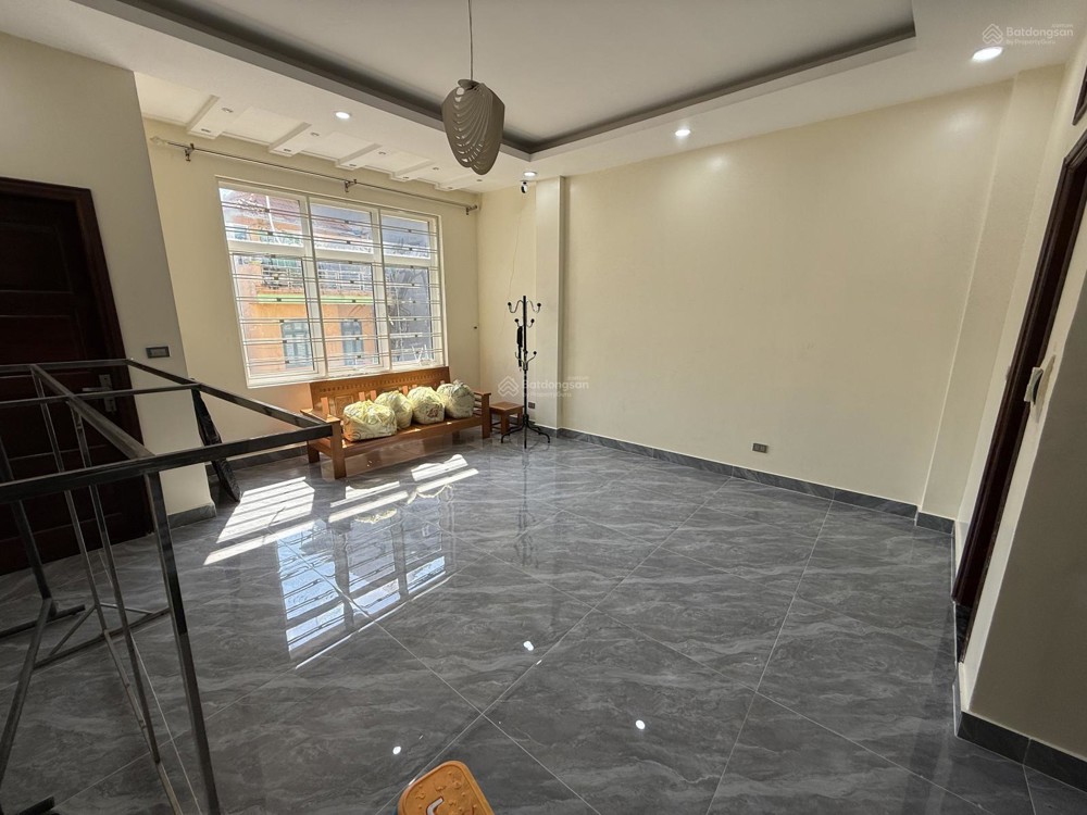 Cho thuê nhà nguyên căn - số 39 mặt ngõ 221 Tôn Đức Thắng Đống Đa - vỉa hè - thang máy, 45m x 7