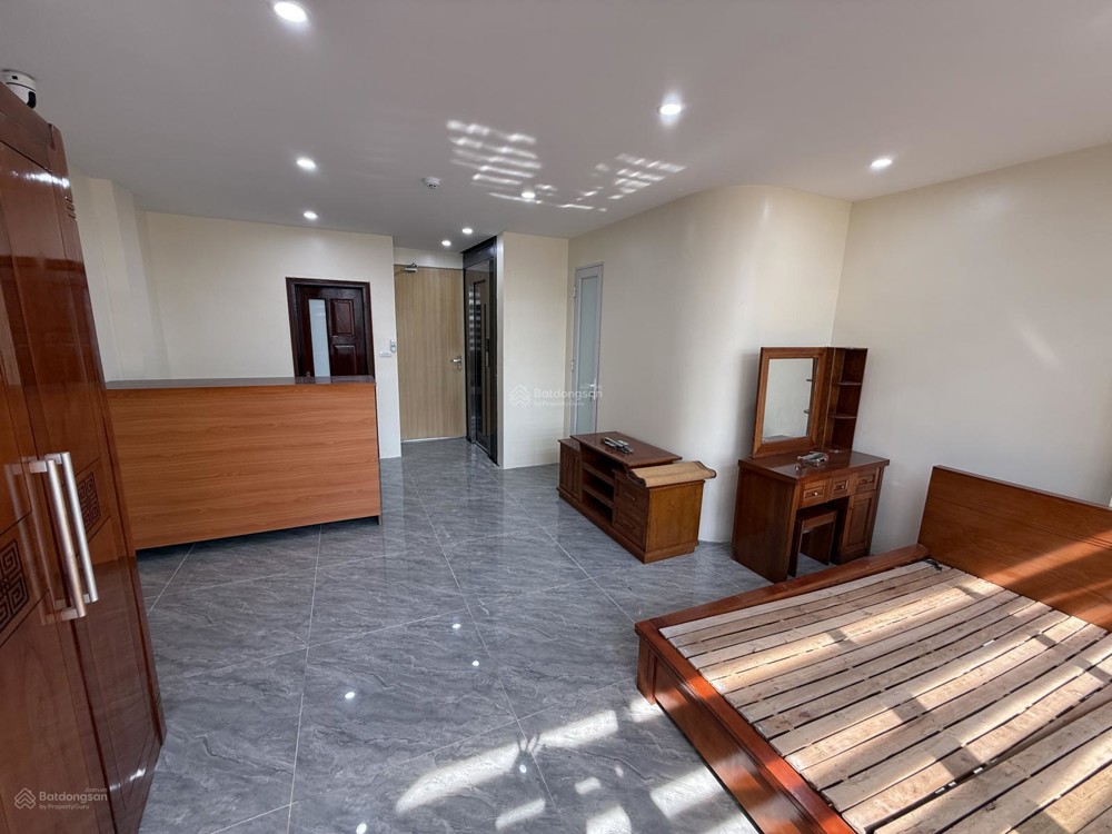 Cho thuê nhà nguyên căn - số 39 mặt ngõ 221 Tôn Đức Thắng Đống Đa - vỉa hè - thang máy, 45m x 7