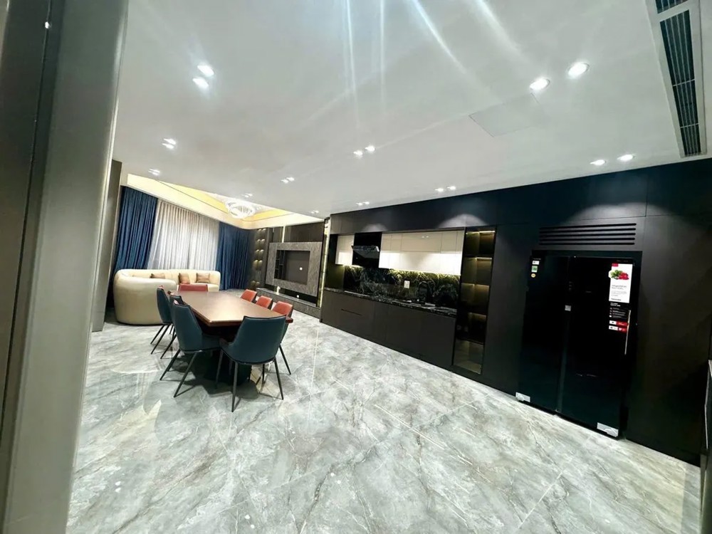 BÁN NHÀ RIÊNG Ô TÔ ĐỖ CỬA- VÀO NHÀ Phố Trạm 50m2 X 6 Tầng12.8 Tỷ Long Biên