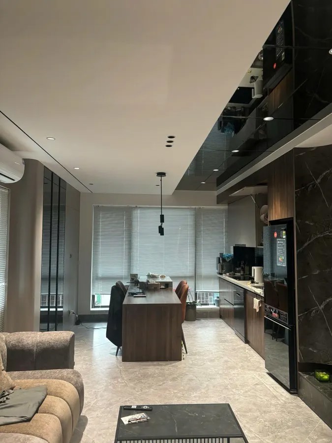 BÁN NHÀ RIÊNG Ô TÔ ĐỖ CỬA- VÀO NHÀ Phố Trạm 50m2 X 6 Tầng12.8 Tỷ Long Biên