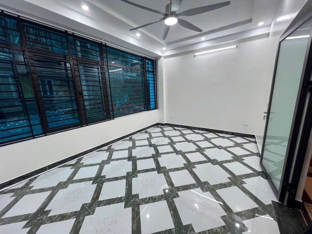 BÁN NHÀ NGUYỄN VĂN CỪ LONG BIÊN,OTO ĐỖ CỔNG,2 THOÁNG MÁT,ĐẸP LONG LANH 42M