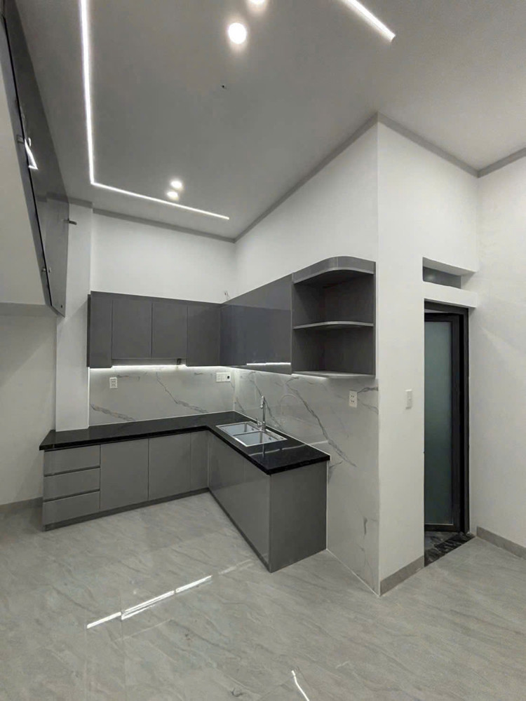 Bán nhà 2 Tầng P.Biên Hòa,SHR đường nhựa 2 xe hơi,gần TTTM AEON Mall