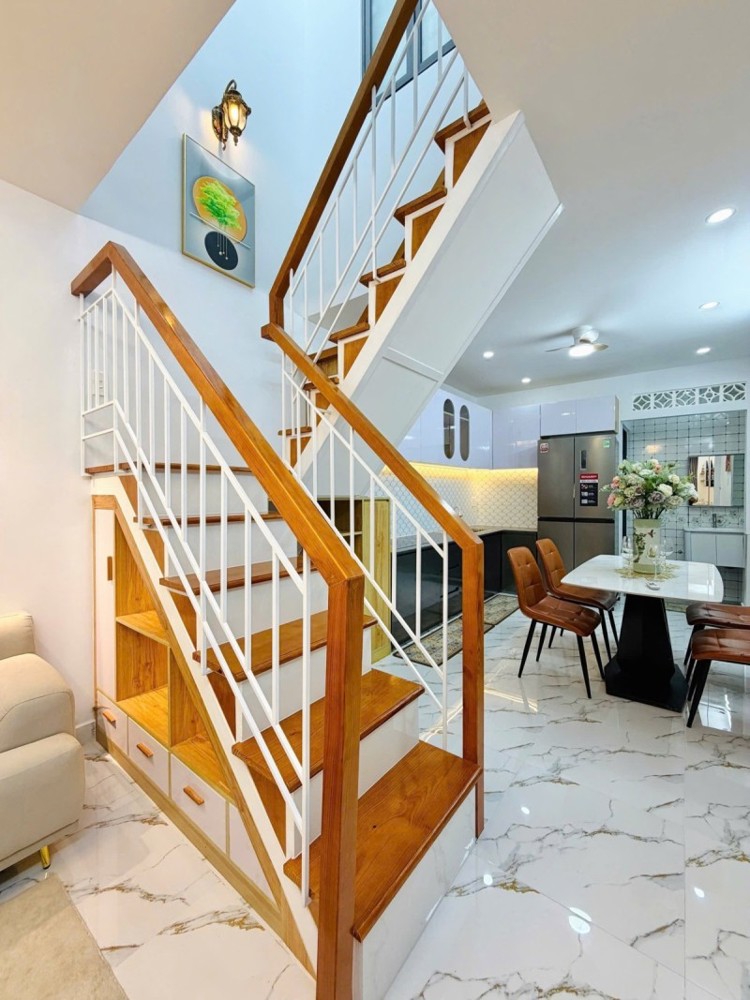 Chỉ 4,546 Tỷ – P.15, Tân Bình Nhà 2 Tầng Mới Đẹp – Hẻm Xe Hơi Sát Nhà