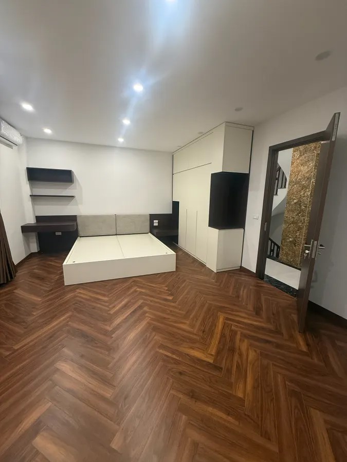 NHÀ MỚI FULL NỘI THẤT 6 TẦNG THANG MÁY Lệ Mật 50 m2 X11.6 Tỷ Long Biên Hà Nội