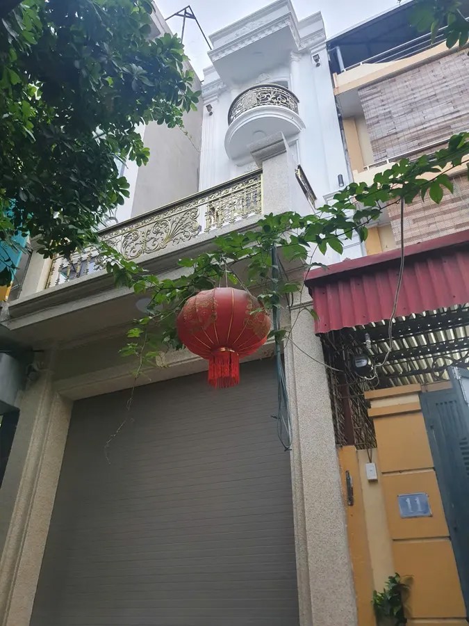 BÁN NHÀ MƯỚI 4 TẦNG THANG MÁY- Ô TÔ VÀO NHÀ - KINH DOANH Ngô Gia Tự 69 m2 X 16.5 tỷ Long Biên Hà