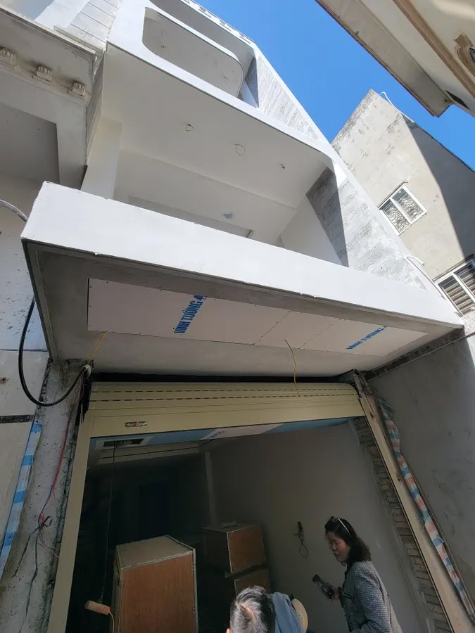 NHÀ MỚI 6 Tầng -thang máy- ô tô đỗ cửa Phố Chu Huy Mân 45m2 X 8.9 tỷ Long Biên