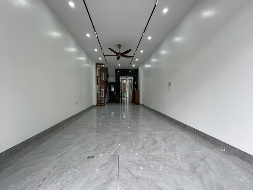 NHÀ MỚI Ô TÔ ĐỖ CỬA- VÀO NHÀ Phố Nguyễn Văn Linh 43 m2 6 tầng X 11.5 tỷ Long Biên Hà Nội