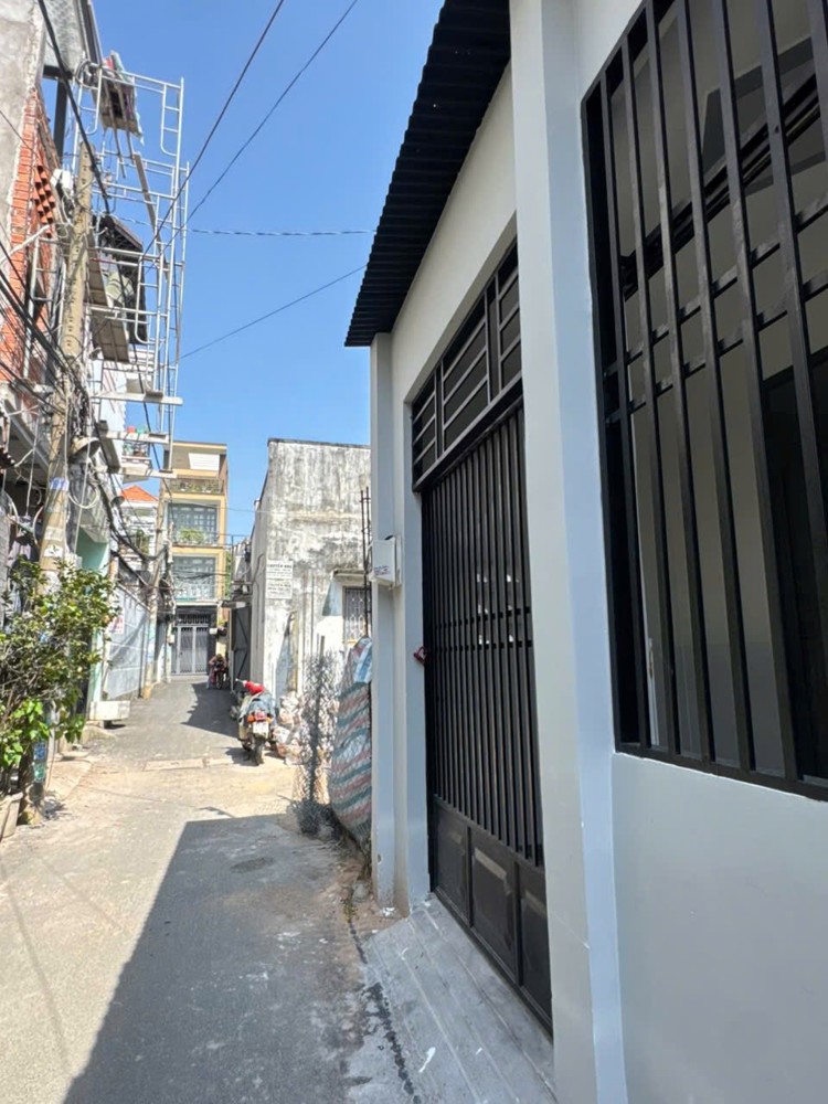 Bán nhà đường 275 Lê Văn Việt ( Sau Chợ Hiệp Phú). 100M2 NGANG 5m. Giá 5.95 Tỷ