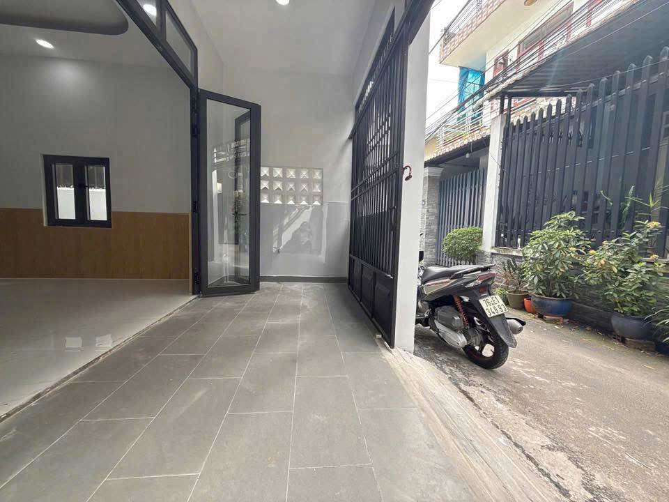 Bán nhà đường 275 Lê Văn Việt ( Sau Chợ Hiệp Phú). 100M2 NGANG 5m. Giá 5.95 Tỷ