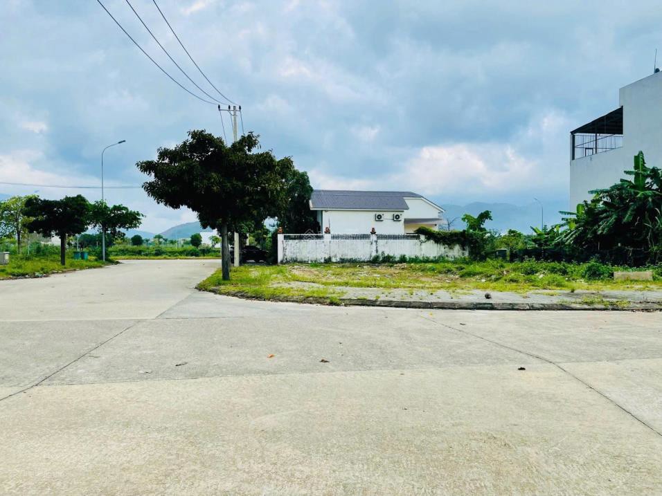 Siêu Phẩm Lô Góc Vệt 50m  Nguyễn Tất Thành, Hòa Hiệp Nam, Liên Chiểu, Đà Nẵng. 147m2, hướng Đông