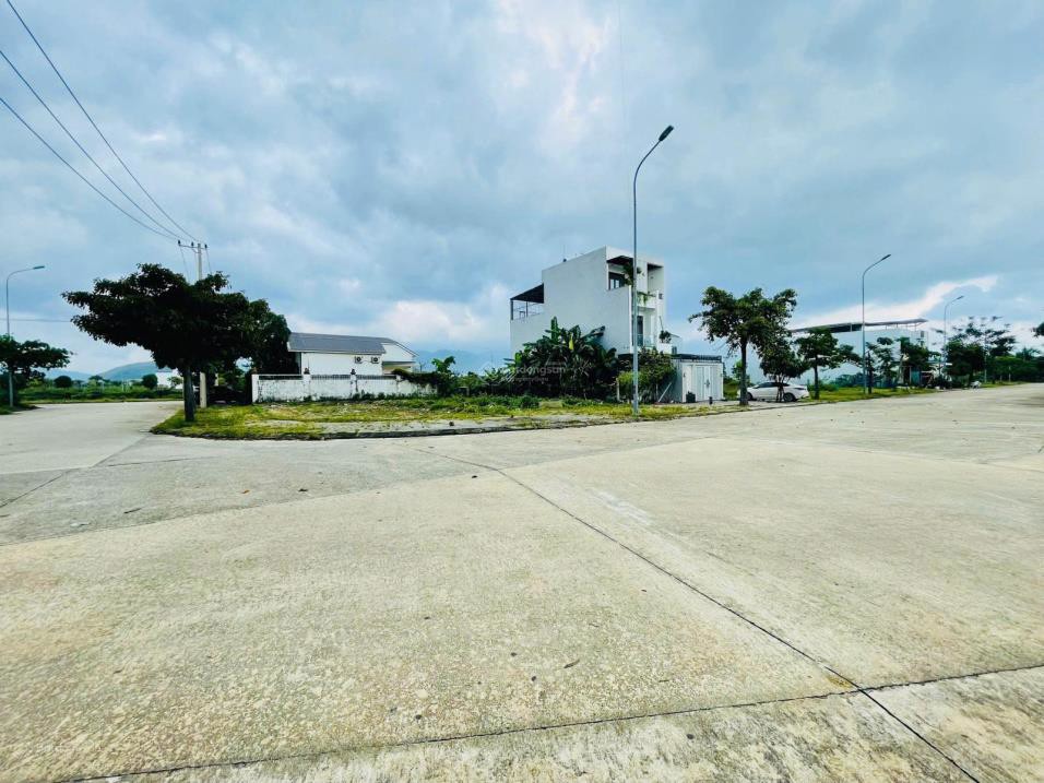 Siêu Phẩm Lô Góc Vệt 50m  Nguyễn Tất Thành, Hòa Hiệp Nam, Liên Chiểu, Đà Nẵng. 147m2, hướng Đông