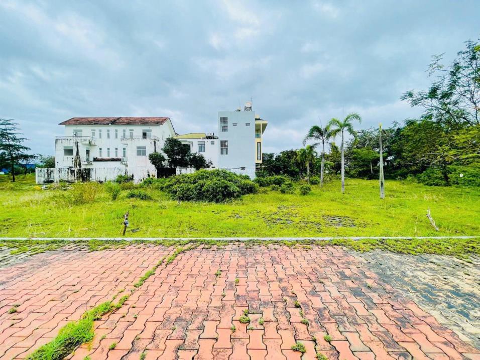 Bán đất thổ cư 250m2 đường Nguyễn Tất Thành, Liên Chiểu, Đà Nẵng. Giá 8 tỷ, sổ đỏ, hướng Đông Nam