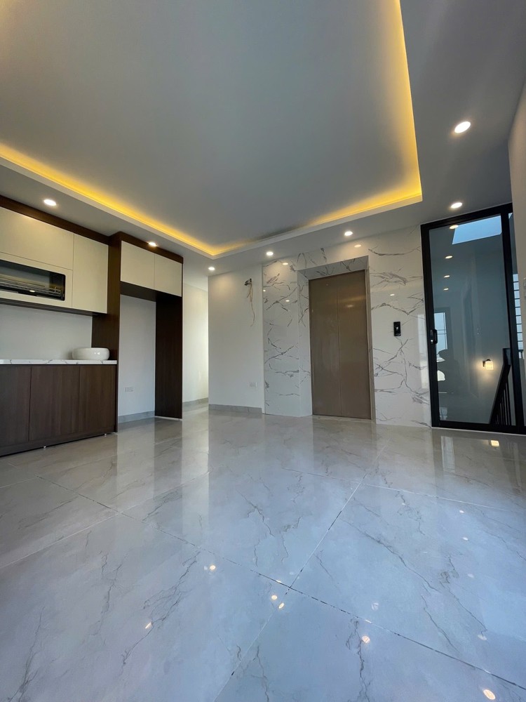 Hơn 9 Tỷ Có Nhà 70M2 - 5 Tầng Thang Máy - 3 Mặt Thoáng Tại Sài Đồng -- Long Biên