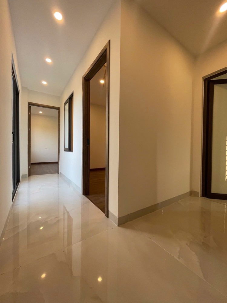 Hơn 9 Tỷ Có Nhà 70M2 - 5 Tầng Thang Máy - 3 Mặt Thoáng Tại Sài Đồng -- Long Biên