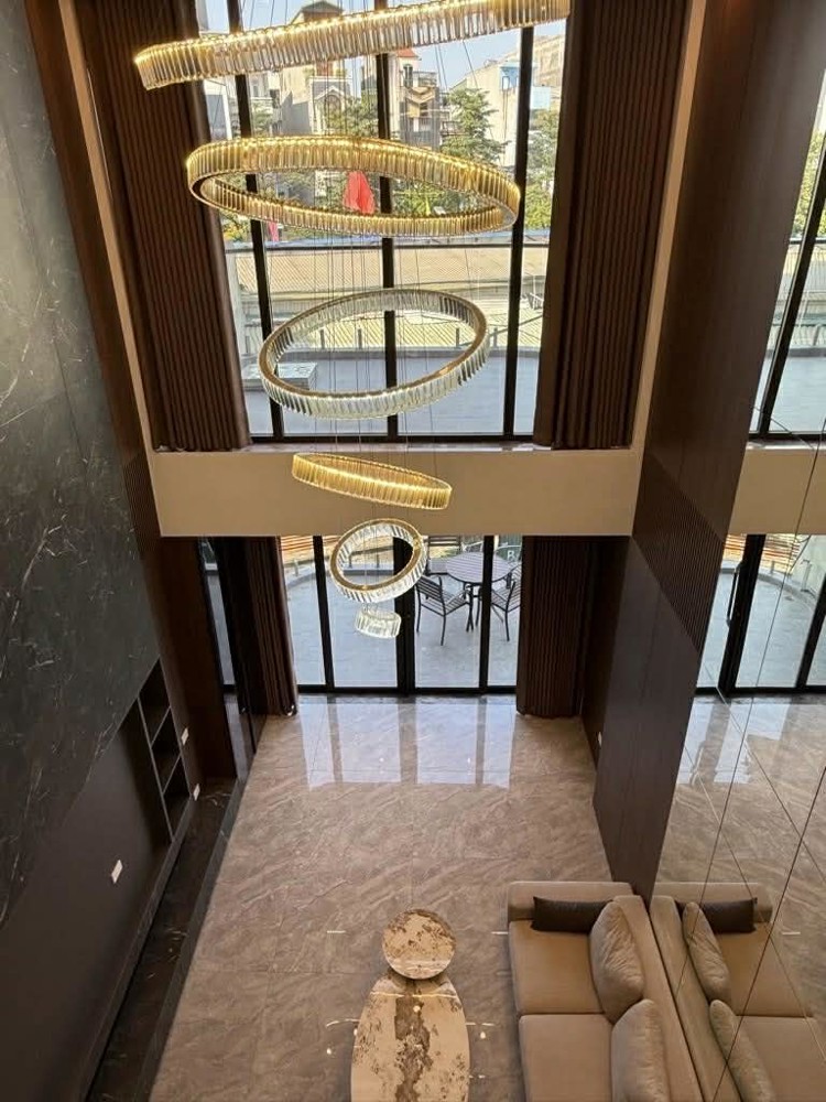 nhà đẹp lô góc Việt Hưng, 100m x 7 tầng, ôtô tránh, gần BigC Long Biên