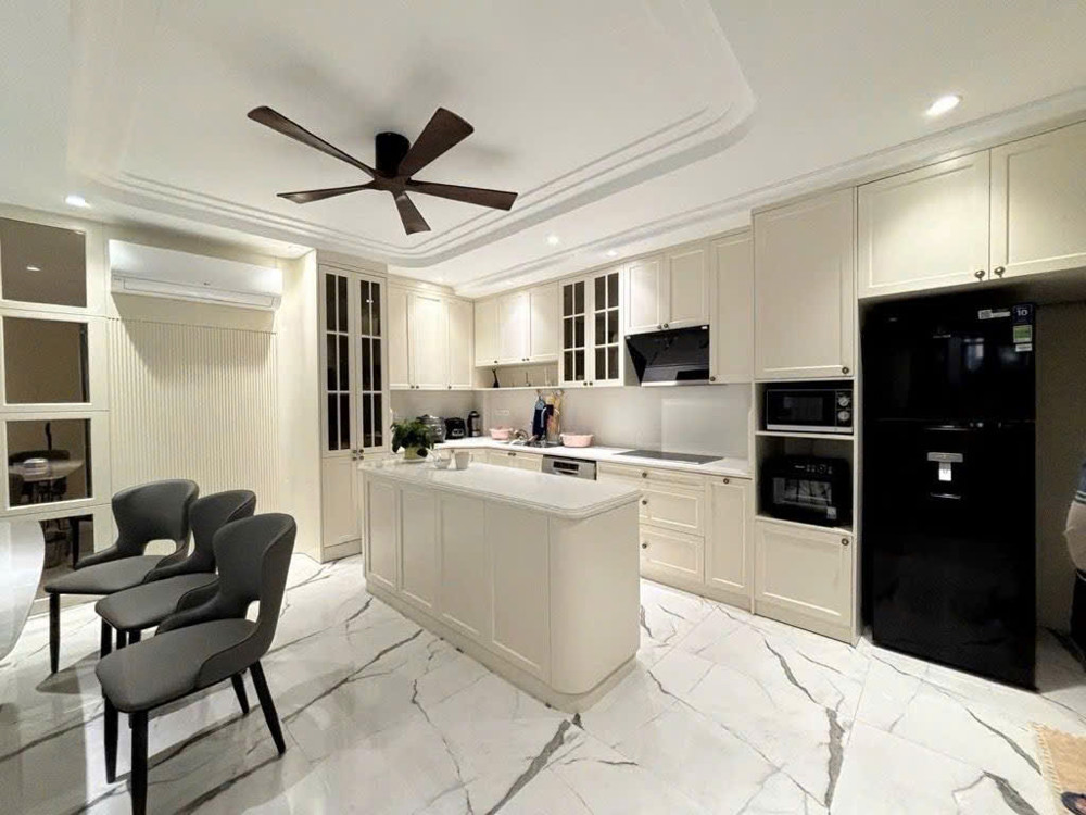 BÁN NHÀ NGUYỄN VĂN CỪ LONG BIÊN, OTO ĐỖ CỬA,THANG MÁY, MỚI TINH,52M NHỈNH12 TỶ