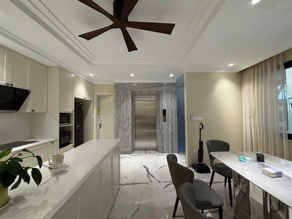 BÁN NHÀ NGUYỄN VĂN CỪ LONG BIÊN, OTO ĐỖ CỬA,THANG MÁY, MỚI TINH,52M NHỈNH12 TỶ