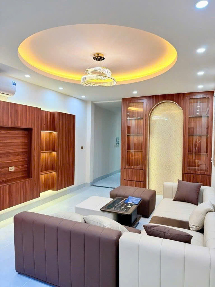 BÁN NHÀ NGUYỄN SƠN LONG BIÊN,OTO ĐỖ CỔNG,THANG MÁY,LÔ GÓC,48M NHỈNH 11 TỶ