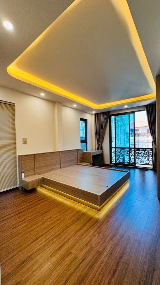 BÁN NHÀ NGUYỄN SƠN LONG BIÊN,OTO ĐỖ CỔNG,THANG MÁY,LÔ GÓC,48M NHỈNH 11 TỶ