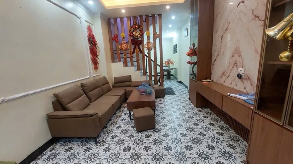 BÁN NHÀ RIÊNG BỒ ĐỀ- LONG BIÊN Ô TÔ ĐỖ CỬA - NGÕ THÔNG  42m2 X 4 tầng 9.8 tỷ