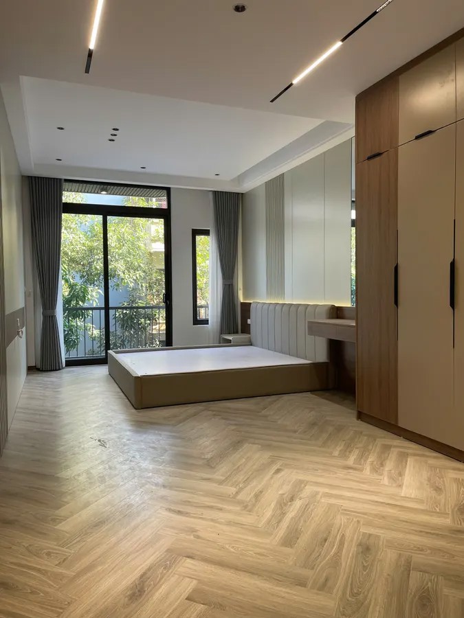 NHÀ MỚI MẶT PHỐ Nguyễn Thời Trung 50m2 X 6 Tầng17.3 tỷ Long Biên Hà Nội