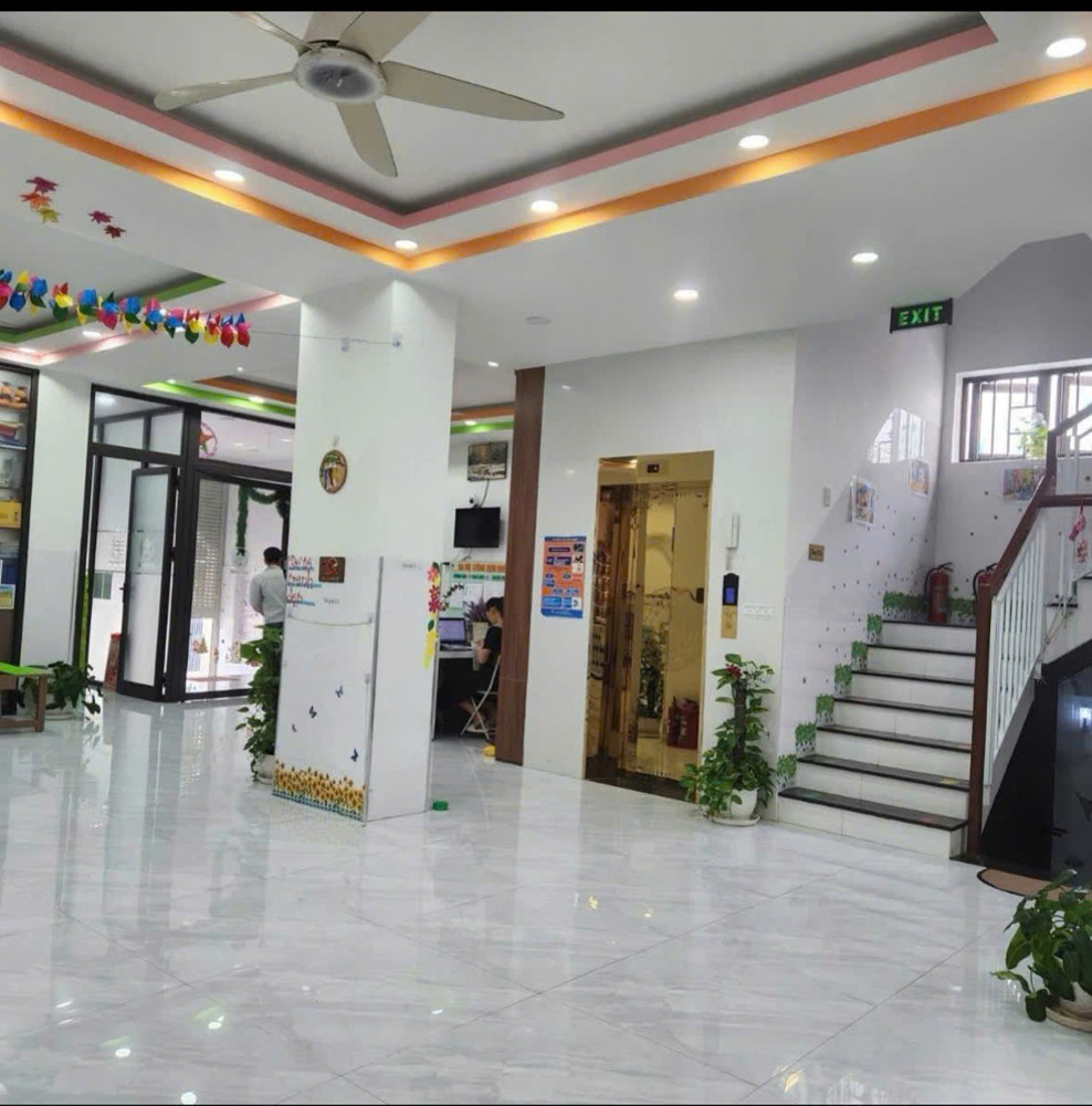 Bán tòa nhà mặt tiền đường Lê Chân, trung tâm P. Phước Tân, thành phố Nha Trang.
Cần bán tòa nhà