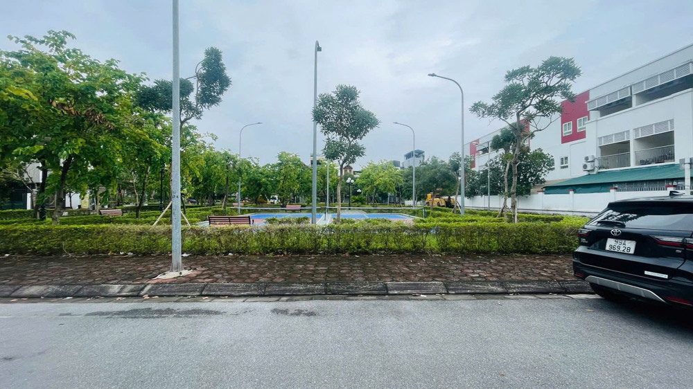 BÁN 90M2  Đất phân lô TDC Giang Biên, mặt tiền 4.9m, 21.3 tỷ Long Biên- Hà Nội