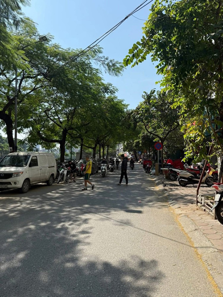 BÁN NHÀ NGUYỄN KHANG CẦU GIẤY NGÕ NÔNG GẦN PHỐ VỊ TRÍ SIÊU  ĐẸP 40M 5 TẦNG 13,7 TỶ