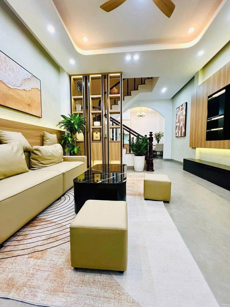 BÁN NHÀ NGUYỄN KHANG CẦU GIẤY NGÕ NÔNG GẦN PHỐ VỊ TRÍ SIÊU  ĐẸP 40M 5 TẦNG 13,7 TỶ