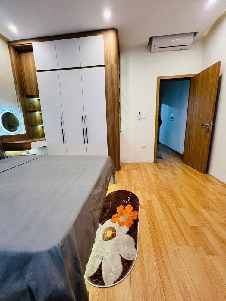 BÁN NHÀ NGUYỄN KHANG CẦU GIẤY NGÕ NÔNG GẦN PHỐ VỊ TRÍ SIÊU  ĐẸP 40M 5 TẦNG 13,7 TỶ