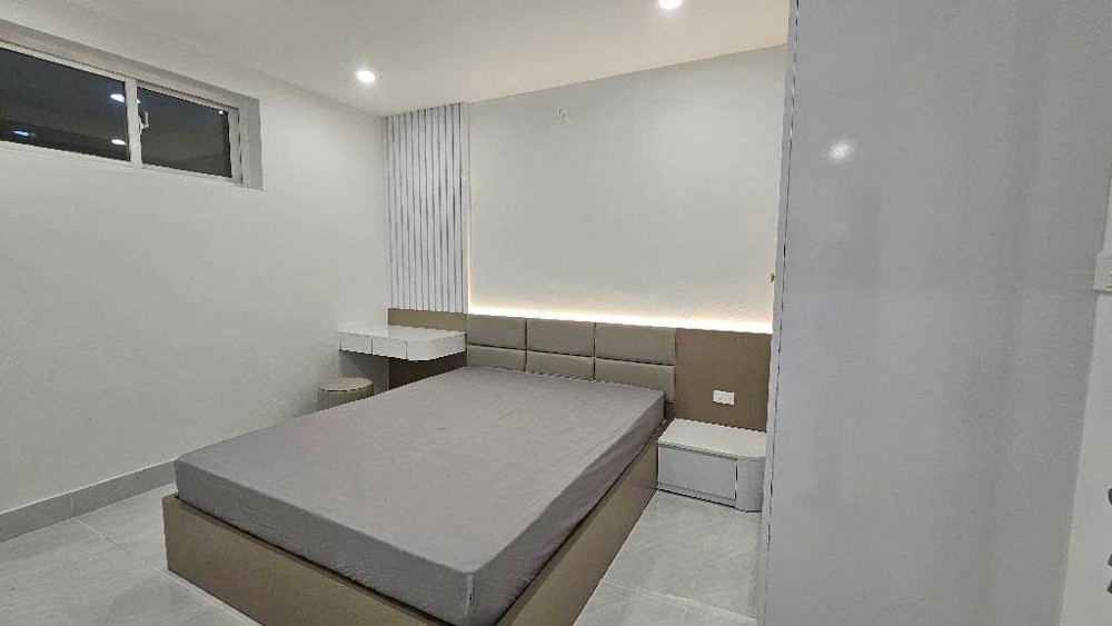 BÁN NHÀ CHU HUY MÂN LONG BIÊN, DÂN XÂY,NGÕ NÔNG,2 THOÁNG,106M NHỈNH 12 TỶ