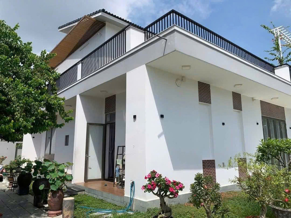 TIỀN NHANH CÓ LỢI THẾ! BÁN GẤP BIỆT THỰ GÓC 2 MẶT TIỀN SIÊU ĐẸP – TTT HÓC MÔN