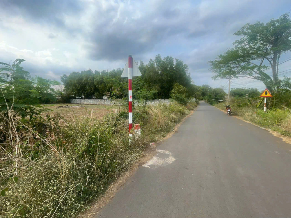 Đường Nhựa - Xuân Sơn .Khu Dân Cư . ✌✌✌: Với Diện Tích Ngang 5X40 Có 80 Thổ Cư . Giá Chỉ 570Tr