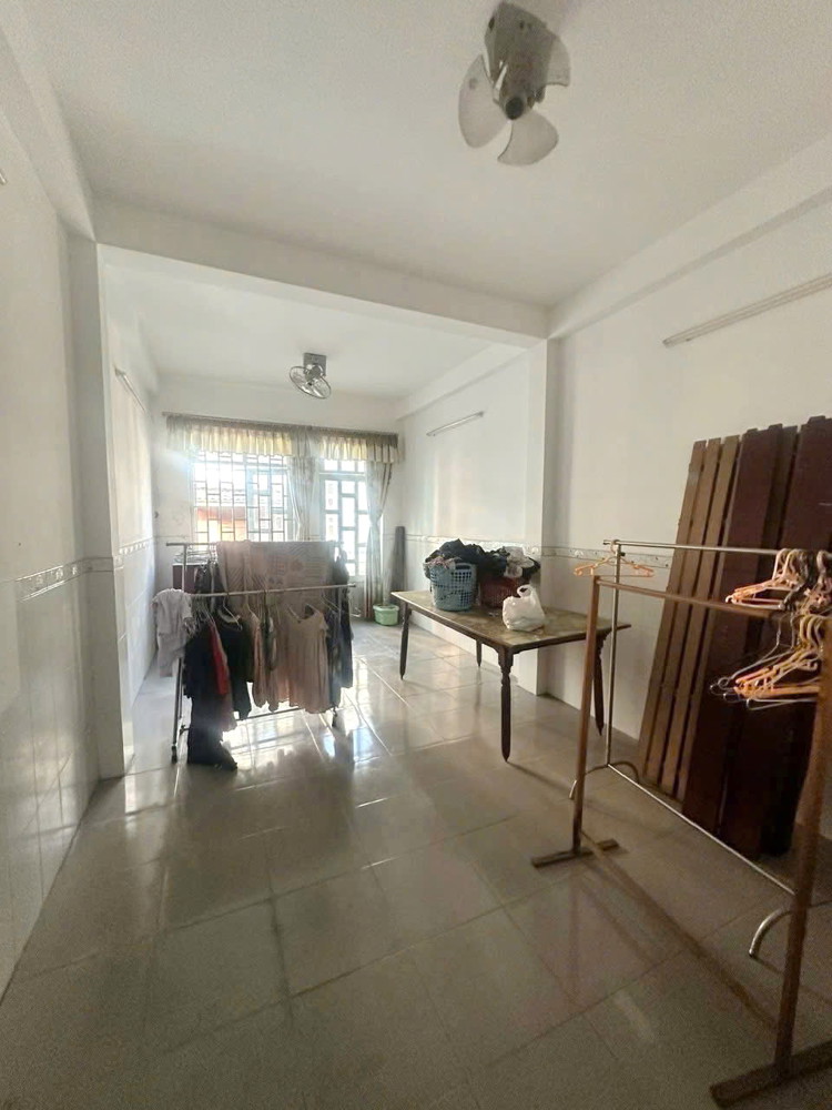 Nhà cách mặt tiền 3 căn 2 lầu+ST lộ giới ít Dương Bá Trạc P1Q8