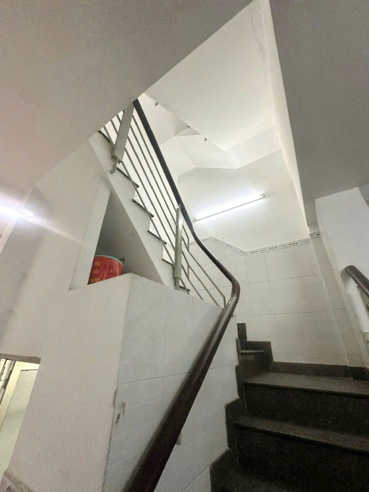 Nhà cách mặt tiền 3 căn 2 lầu+ST lộ giới ít Dương Bá Trạc P1Q8