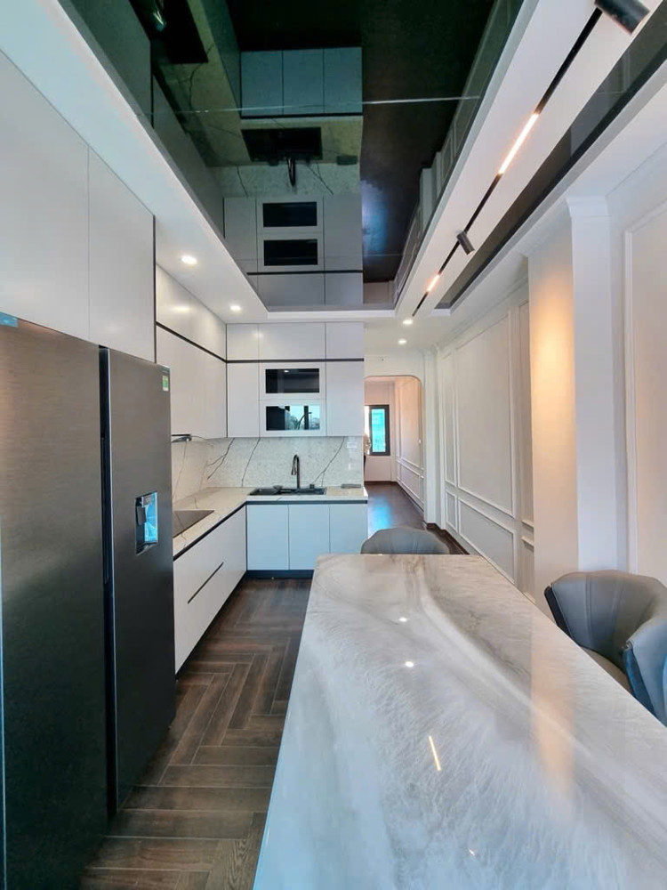 Bán nhà Hào Nam, 7 Tầng, Thang Máy, Gần Mặt Phố, Giá: 13.65 Tỷ, Lh: 0396935190