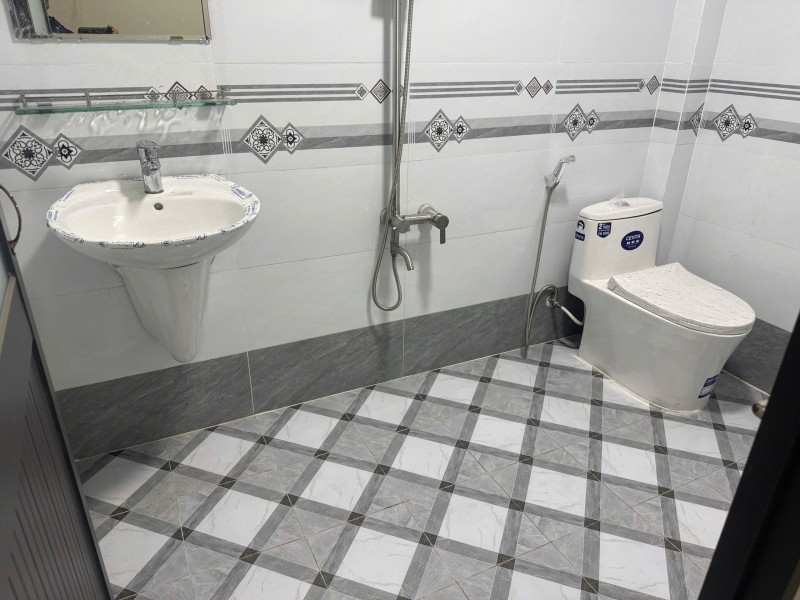 Bán nhà đường Man Thiện, Hiệp Phú, Q9, TP HCM. DT 93m2, 2 tầng, 4PN. Sổ hồng chính chủ. Giá 9.1 tỷ