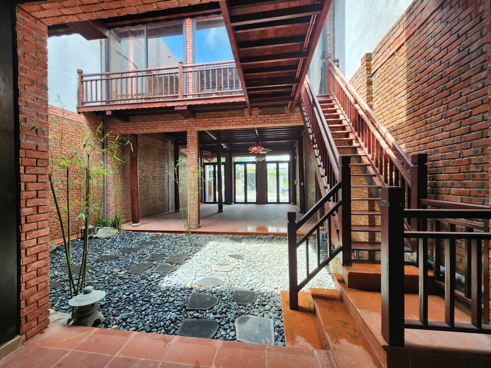 Nhà cho thuê Chính Hữu Đà Nẵng nguyên căn lô đôi 2 tầng diện tích 170m² gần biển