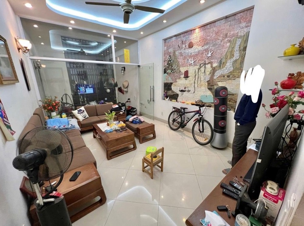 Bán nhà Nguyễn Chí Thanh_giá đầu tư_ô tô đỗ cửa_ngõ thông tứ tung_55m2_giá chào 9,8 tỷ