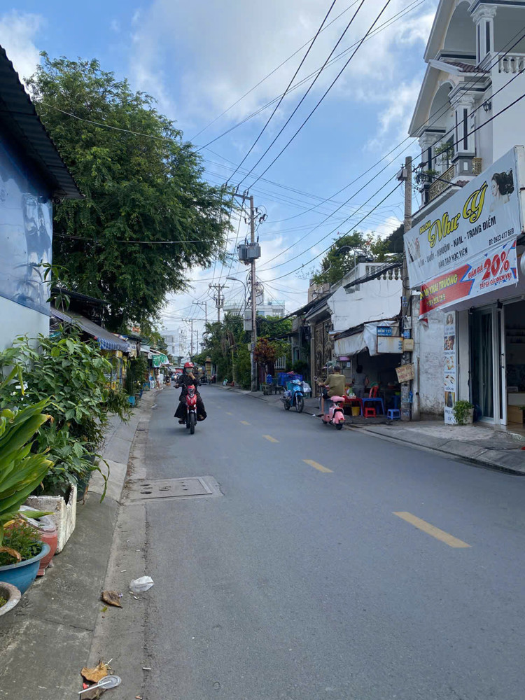 Bán nhà mặt tiền 9,9x36m giá 23 tỷ Đường Hiệp Thành 17