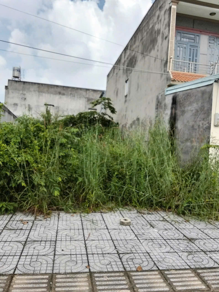 Chủ gồng hết  nổi  rồi EM cần ra gấp lô tai định cư 44h 5*25 full thổ cư