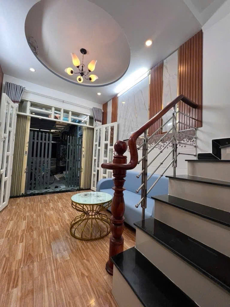 NHÀ 3 LẦU NHỎ ĐẸP – THIẾT KẾ SANG TRỌNG – HẺM XE HƠI 6M – NGAY TT THỊ TRẤN NHÀ BÈ – HUỲNH TẤN PHÁT