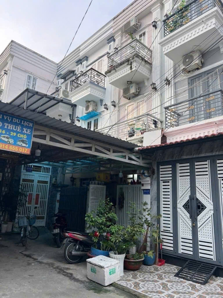 NHÀ 3 LẦU NHỎ ĐẸP – THIẾT KẾ SANG TRỌNG – HẺM XE HƠI 6M – NGAY TT THỊ TRẤN NHÀ BÈ – HUỲNH TẤN PHÁT