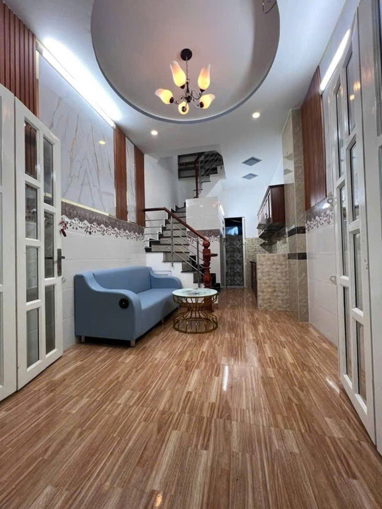 NHÀ 3 LẦU NHỎ ĐẸP – THIẾT KẾ SANG TRỌNG – HẺM XE HƠI 6M – NGAY TT THỊ TRẤN NHÀ BÈ – HUỲNH TẤN PHÁT