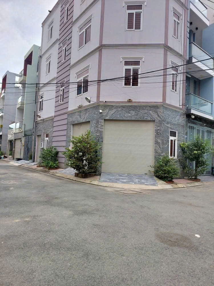 Nhà 3 tầng đẹp sát Trung Tâm Quận 2  Nguyễn Duy Trinh,Phú Hữu,Quận 9 
vuông vức, phong thủy đẹp,