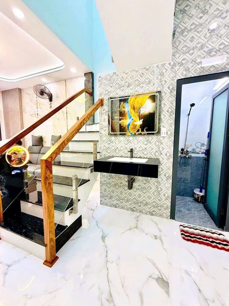 NHÀ 2 TẦNG ĐÚC MỚI TINH 34M2 HẺM XE HƠI GẦN CHỢ THIẾC. LÊ VĂN KHƯƠNG, PHƯỜNG HIỆP THÀNH, QUẬN 12