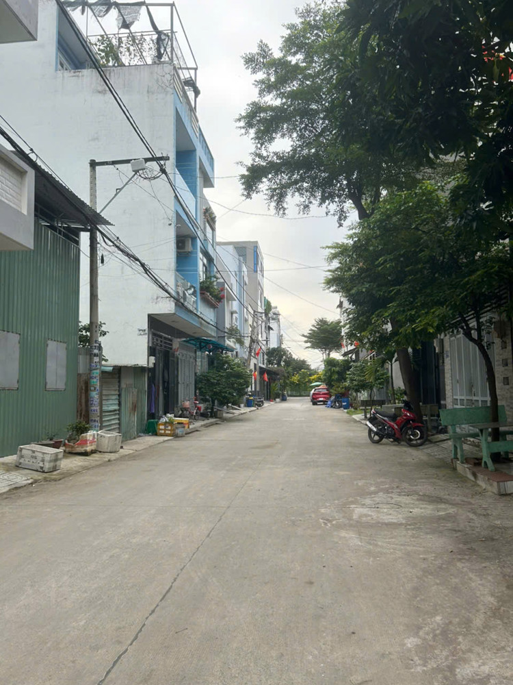 bán nhà 3 tầng Thạnh Lộc 37, 70m2, 3 tầng, 3PN, sổ hồng trao tay, hẻm ô tô thông giá hời chỉ 6.3