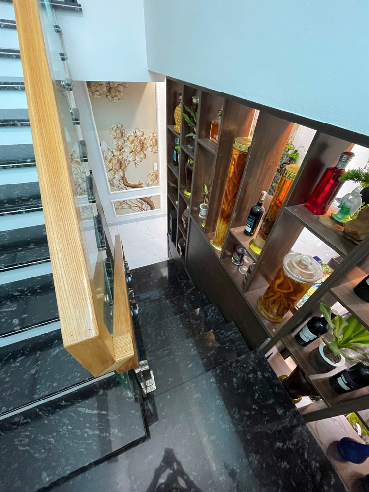 NHÀ ĐỘC LẬP 2 TẦNG – CĂN GÓC 2 MẶT THOÁNG – HẢI THÀNH 2
60M², NGÕ 3M, Ô TÔ ĐỖ CỬA – GIÁ CHỈ 2,4XX