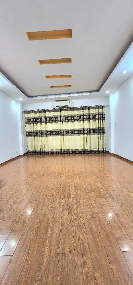 Bán Nhà Nguyễn Phúc Lai 36m2. 5 tầng. mặt tiền 4.6m. giá 12.2 Tỷ Đống Đa